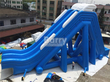 Diapositiva inflable gigante de los carriles dobles azules para la piscina de agua ignífuga