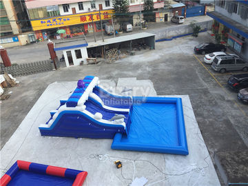 Último parque inflable del agua del patio trasero de la onda azul con el tamaño de Customzied de la piscina