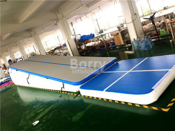Rampa inflable flotante azul de la pista de aire del agua de la tela doble de la pared para la diapositiva
