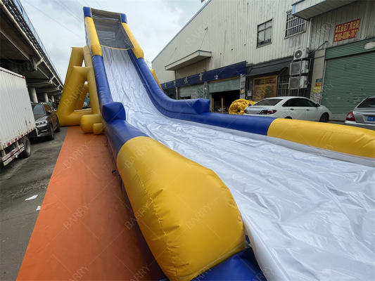 Deslizamiento de agua inflables gigantescos comerciales de PVC de 30x10,6m para parques temáticos
