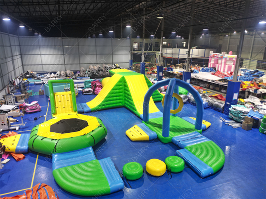 Juego de equipos de juego acuático personalizado comercial al aire libre nuevo parque acuático inflable flotante verde para el mar