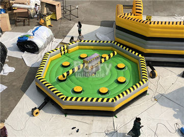 Situación pasada inflable del hombre