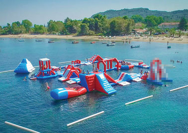 El parque inflable abierto del agua del patio trasero asombroso al aire libre explota el parque del agua
