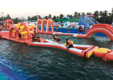 Carrera de obstáculos inflable flotante, alquiler inflable de la carrera de obstáculos del agua