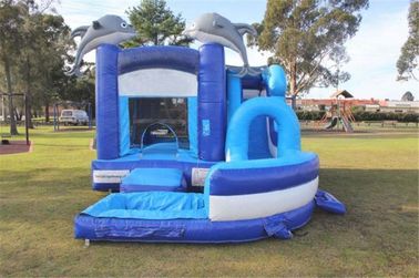 El anuncio publicitario embroma el castillo combinado seco mojado de la gorila del agua inflable con la piscina con la impresión del logotipo