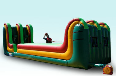 Excitando 2 en 1 raza del funcionamiento del amortiguador auxiliar de 3 carriles inflable con el tiroteo del baloncesto