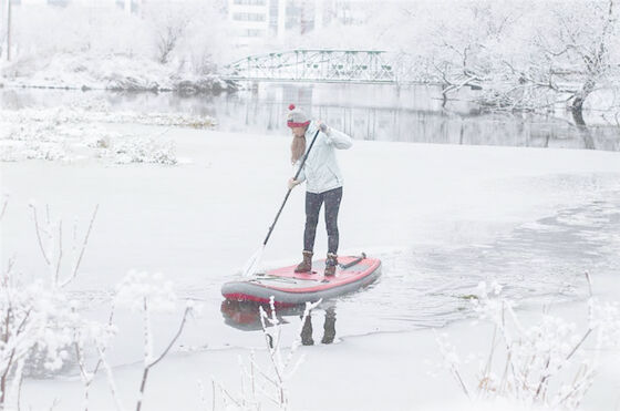 El PVC cae el tablero de aire inflable de la nieve de Stich en el lago ice