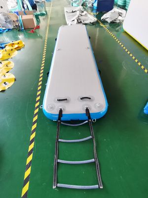 puntada gruesa del descenso de los 20cm que flota muelles inflables con la escalera