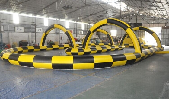 kart inflable de la bola de Zorb del circuito de carreras del 18x16x3m que compite con la carrera de obstáculos del juego