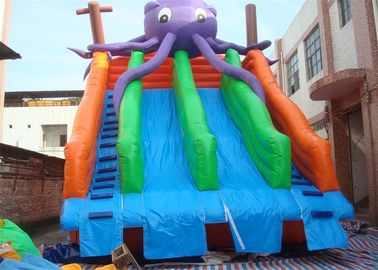 Diapositiva inflable comercial graciosamente, diapositiva inflable de la piscina para el parque del agua