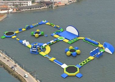 Los alquileres inflables del parque del agua del patio trasero emocionante, explotan el parque del agua para los adultos