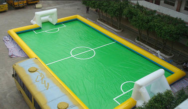 Campo de fútbol inflable del PVC de 11 personas, campo inflable del partido de fútbol para el deporte al aire libre