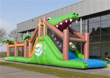 El tiburón verde precioso explota la carrera de obstáculos para los juegos inflables gigantes de los niños