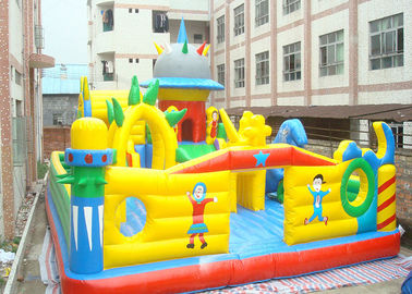 Castillo animoso inflable colorido modificado para requisitos particulares, patio inflable de los niños