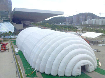 Tienda inflable de la exposición de la carpa blanca de nylon del globo de la parada del rasgón del franco que sorprende