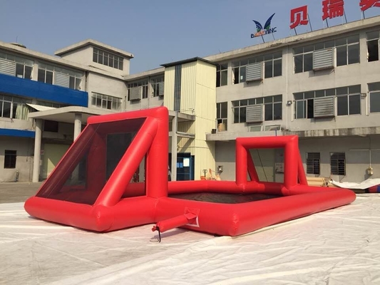 El tirar inflable al aire libre de los juegos de los deportes del campo de fútbol de la lona